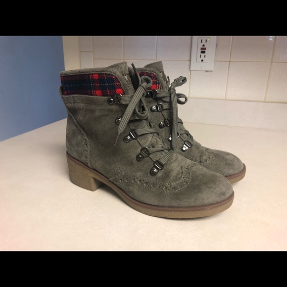 Tommy Hilfiger Boots - Picture 1 of 3